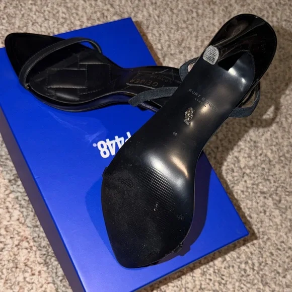 Kurt Geiger Black Quilted Heels with Gold Lock - Picture 5 of 6